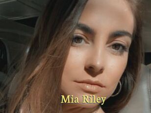 Mia_Riley