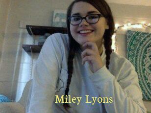Miley_Lyons
