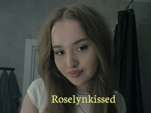 Roselynkissed